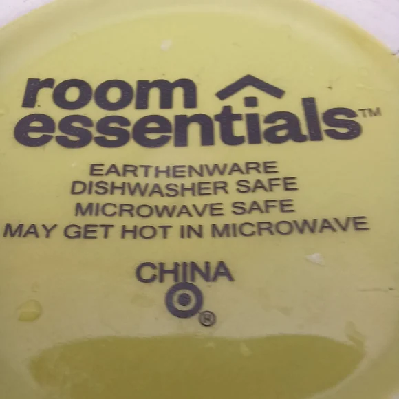 Room Essentials Happy Face Mug - Picture 3 of 5